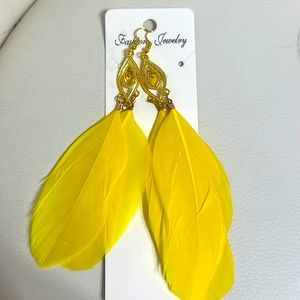 Cute Yellow Feather Earring!